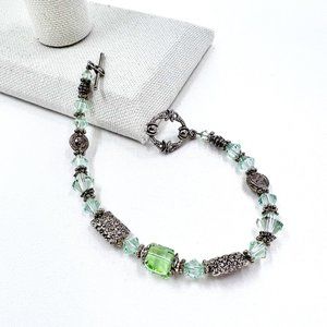 🎉HP🎉 Green Faceted Crystal & Antiqued Silver Tone Decorative Beaded Bracelet